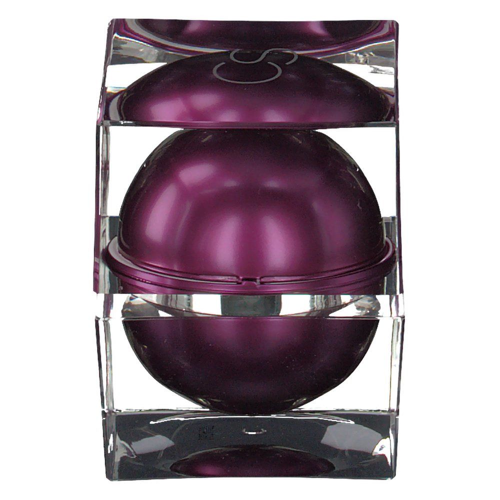 Crème lifting dans un cube transparent. La crème est emballée dans une sphère violette.