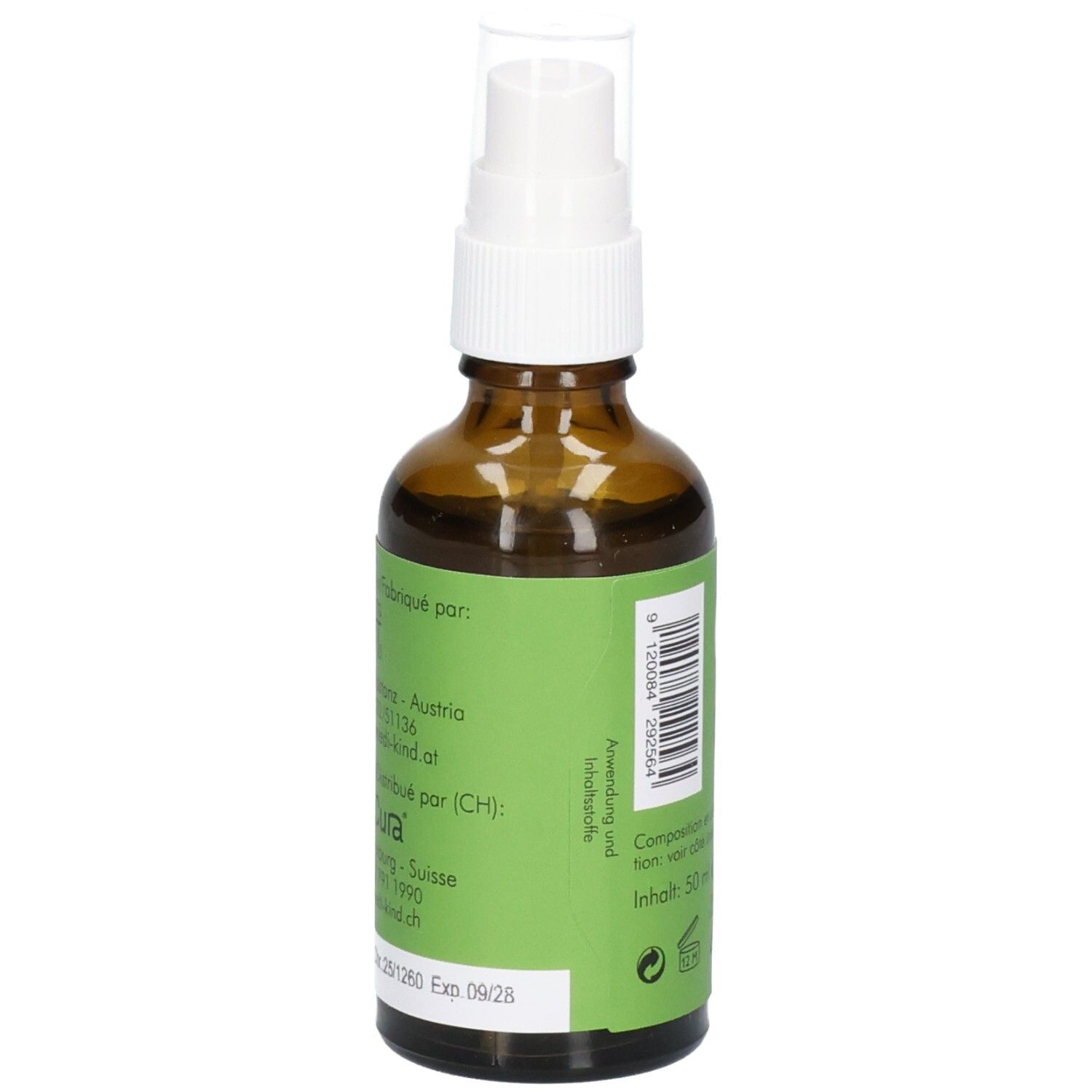 Flacon en verre brun avec vaporisateur blanc. Étiquette avec texte et fond vert.