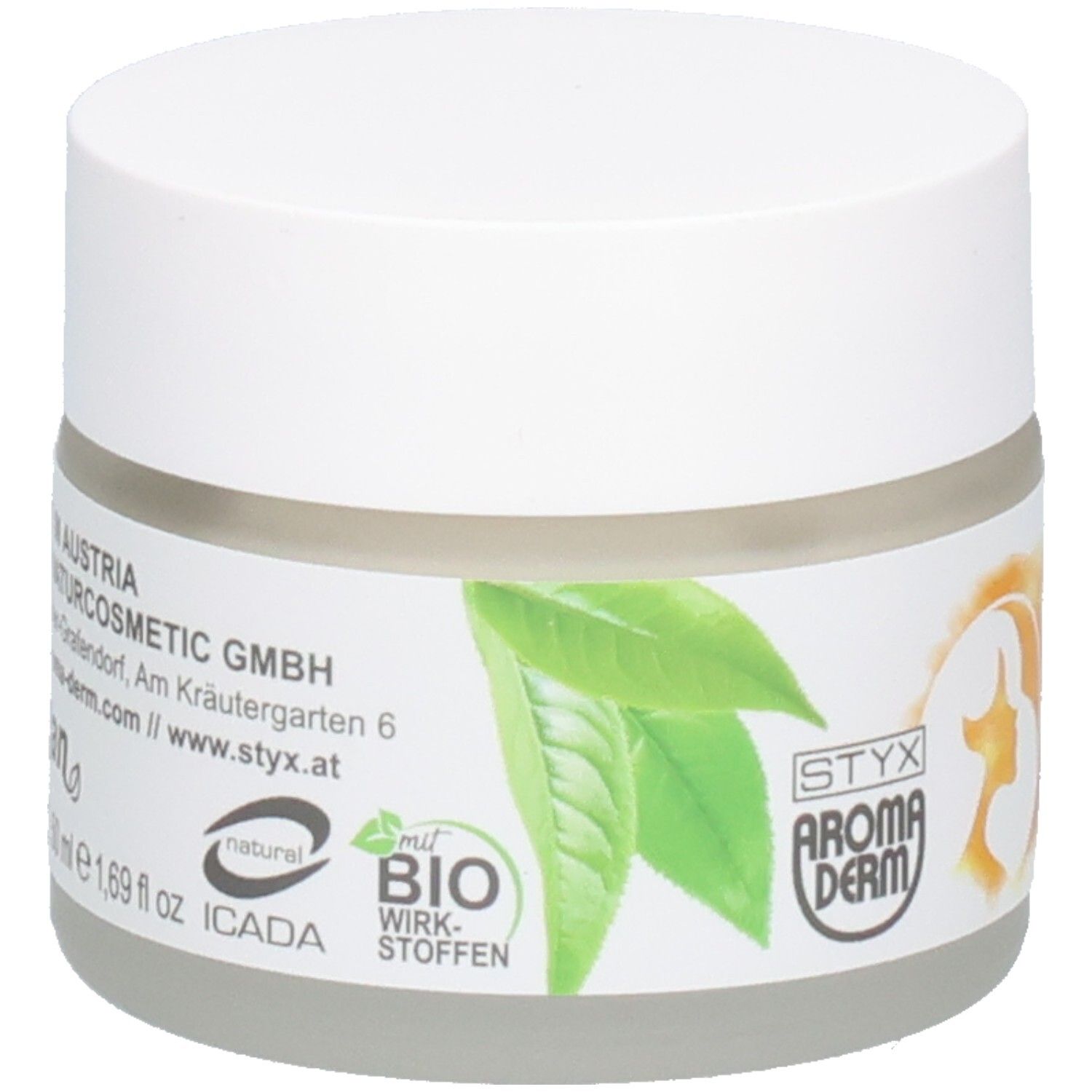Pot de crème avec couvercle blanc. Autocollant avec logo, feuilles et texte: STYX AROMADERM, Centella asiatica Nachtcreme. Certification bio.