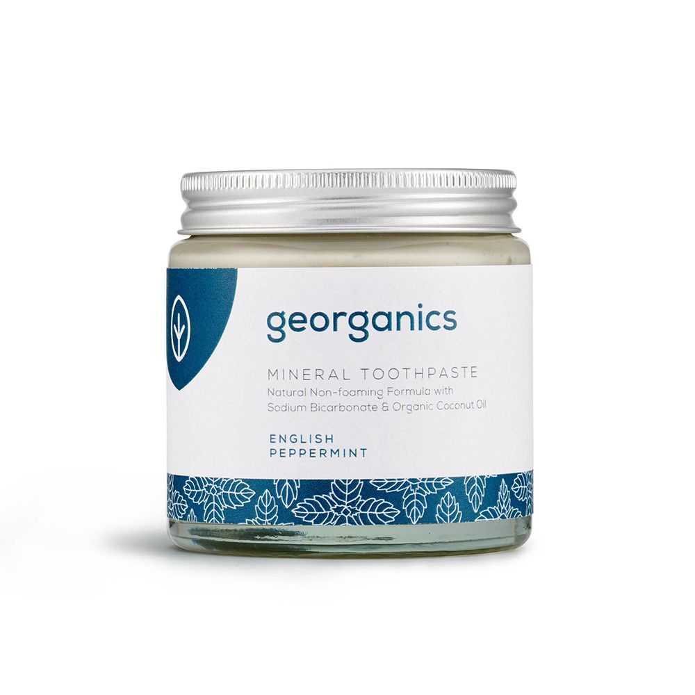 Glazen pot tandpasta met schroefdop. Etiket met logo en productnaam: English Peppermint.
