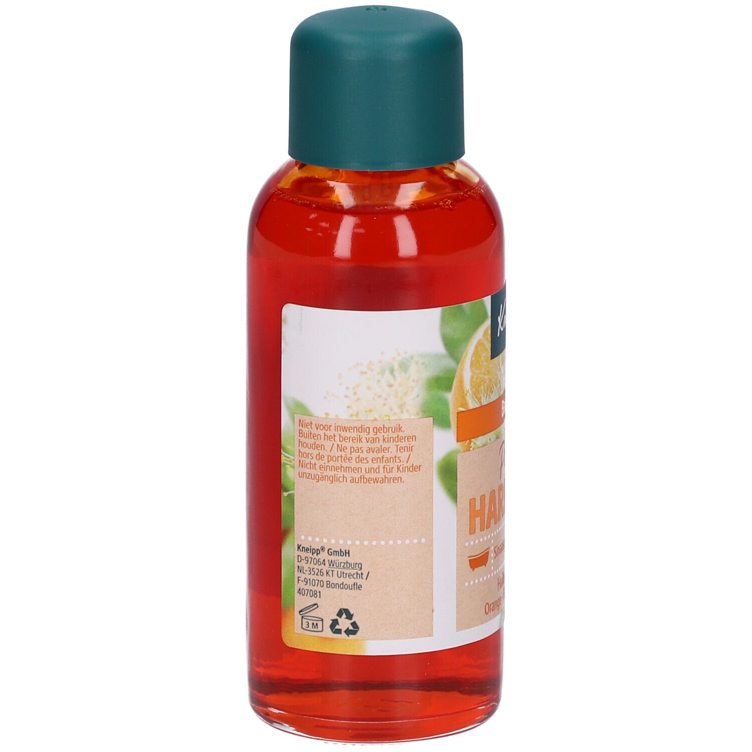 Achterkant van de Kneipp badoliefles. Tekst en logo's. Groene dop, oranje olie. Opschrift: Kneipp, Badolie, Pure Harmony.