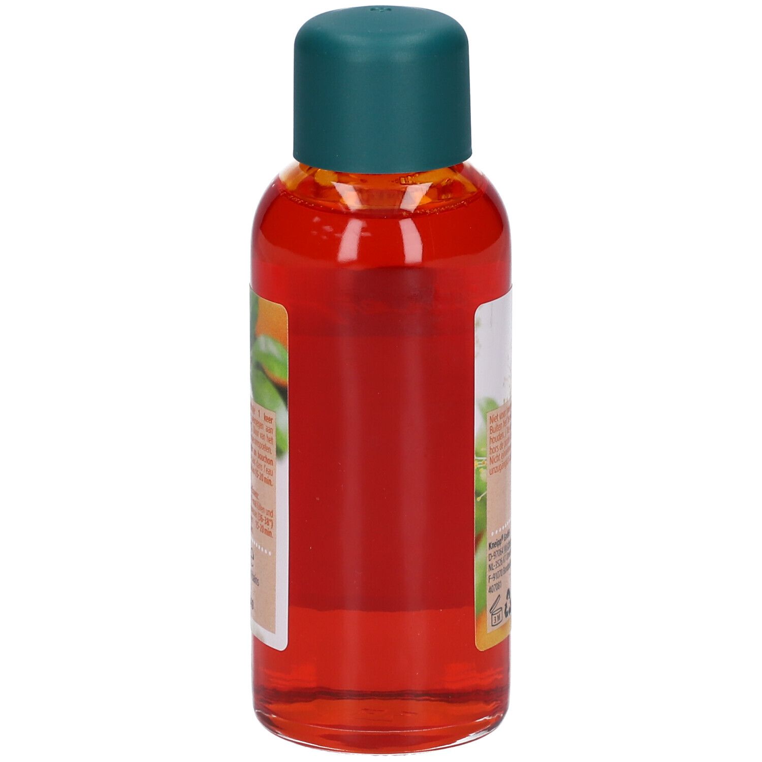 Zijaanzicht van de Kneipp badoliefles. Groene dop, oranje olie. Tekst en logo's. Opschrift: Kneipp, Badolie, Pure Harmony.
