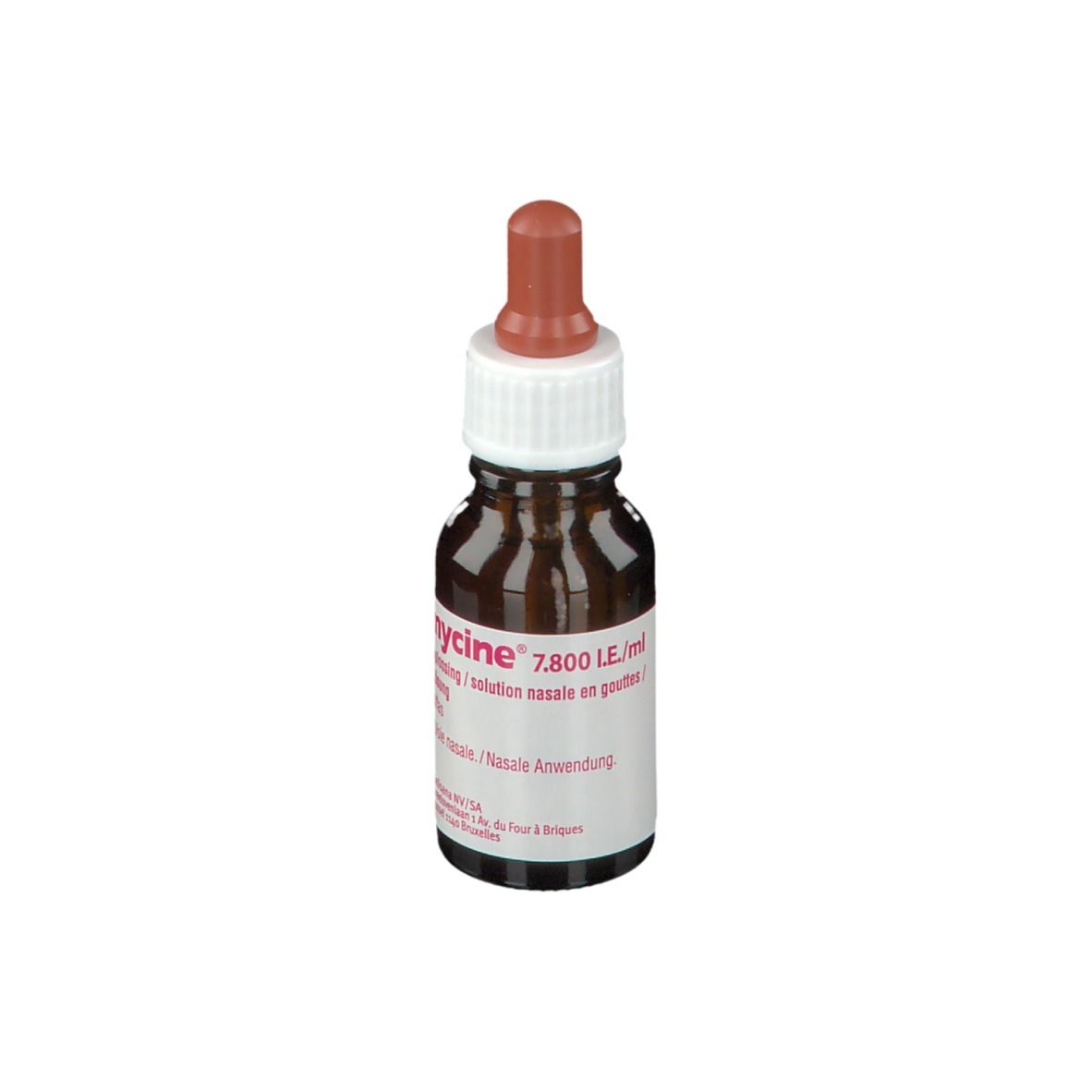 Bruine glazen fles met druppelaar. Etiket met productnaam en dosering. Neusdruppels.