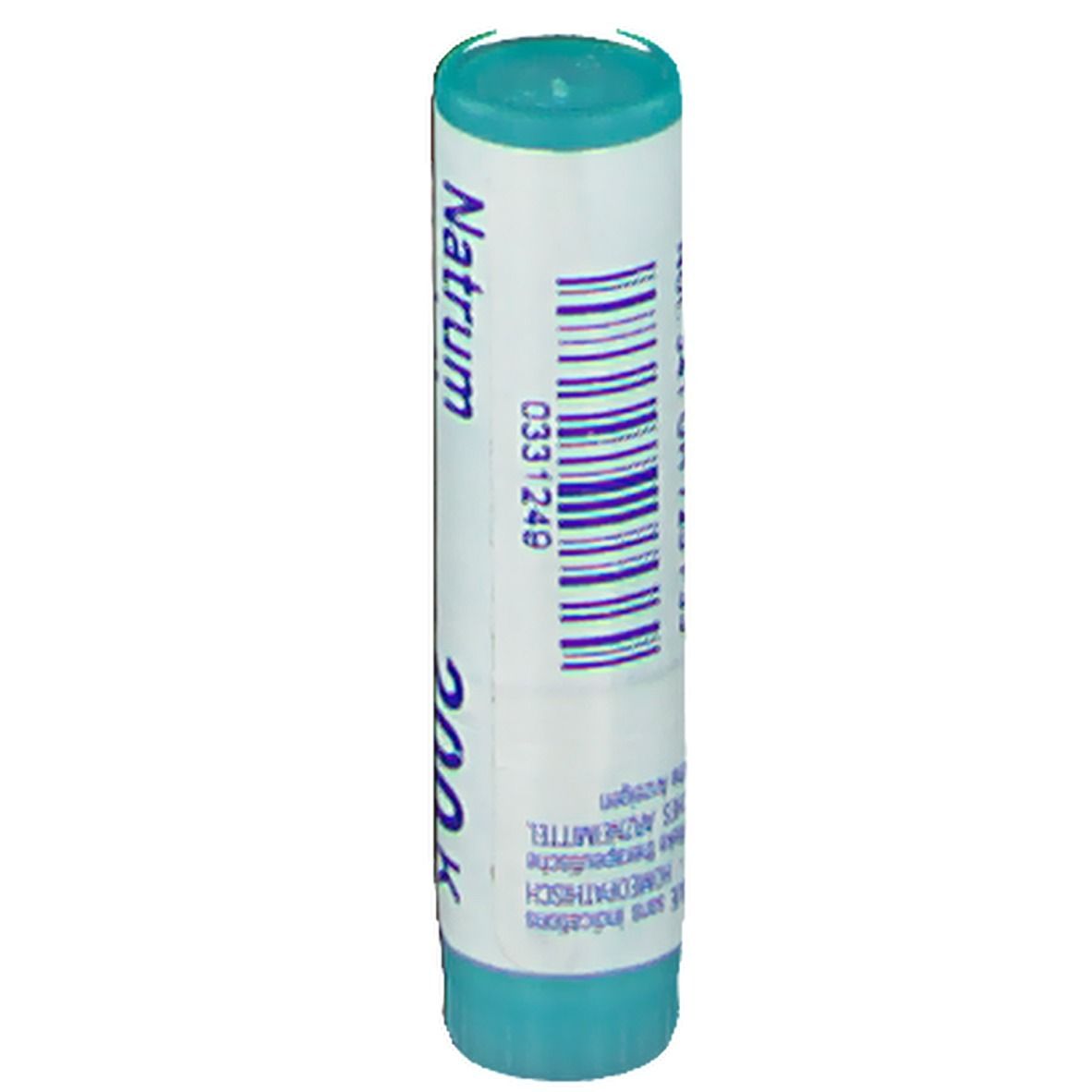 Cilindrische tube met barcode en blauwe dop. Opschrift: Natrum, 200K, Boiron.