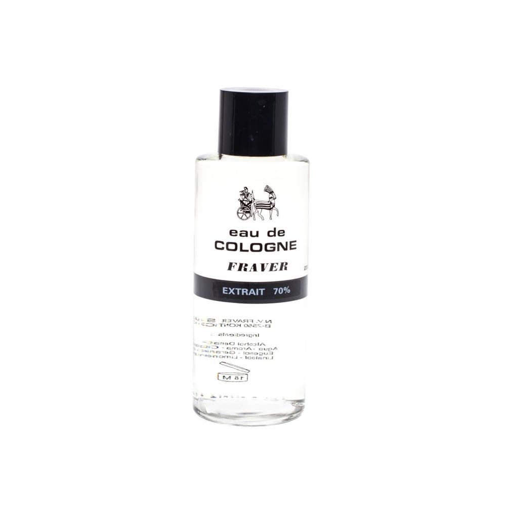Transparante fles met zwarte dop. Opschrift: Eau de Cologne Fraver Extrait 70%.