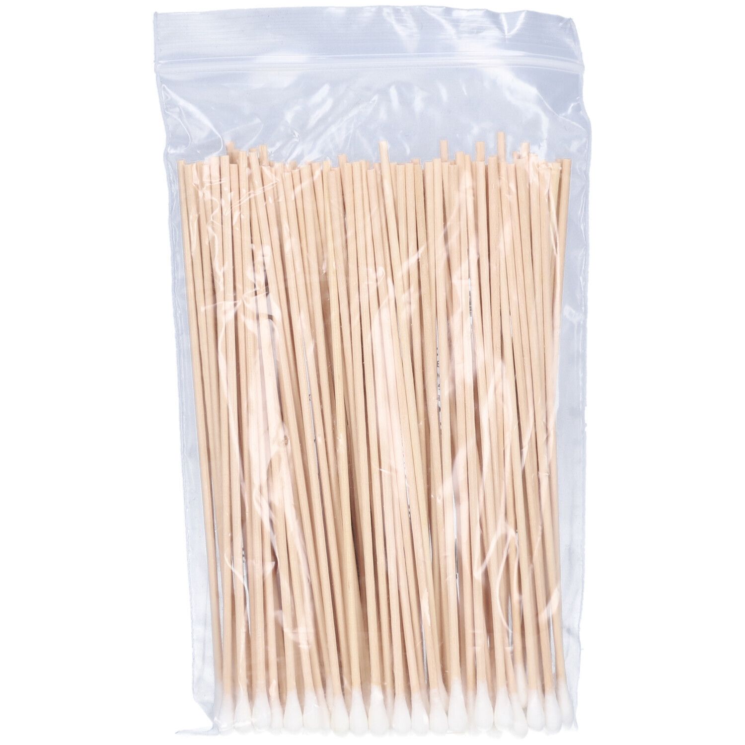 Verpakking met wattenstaafjes. Houten stokjes met watten aan één kant. Transparante verpakking.