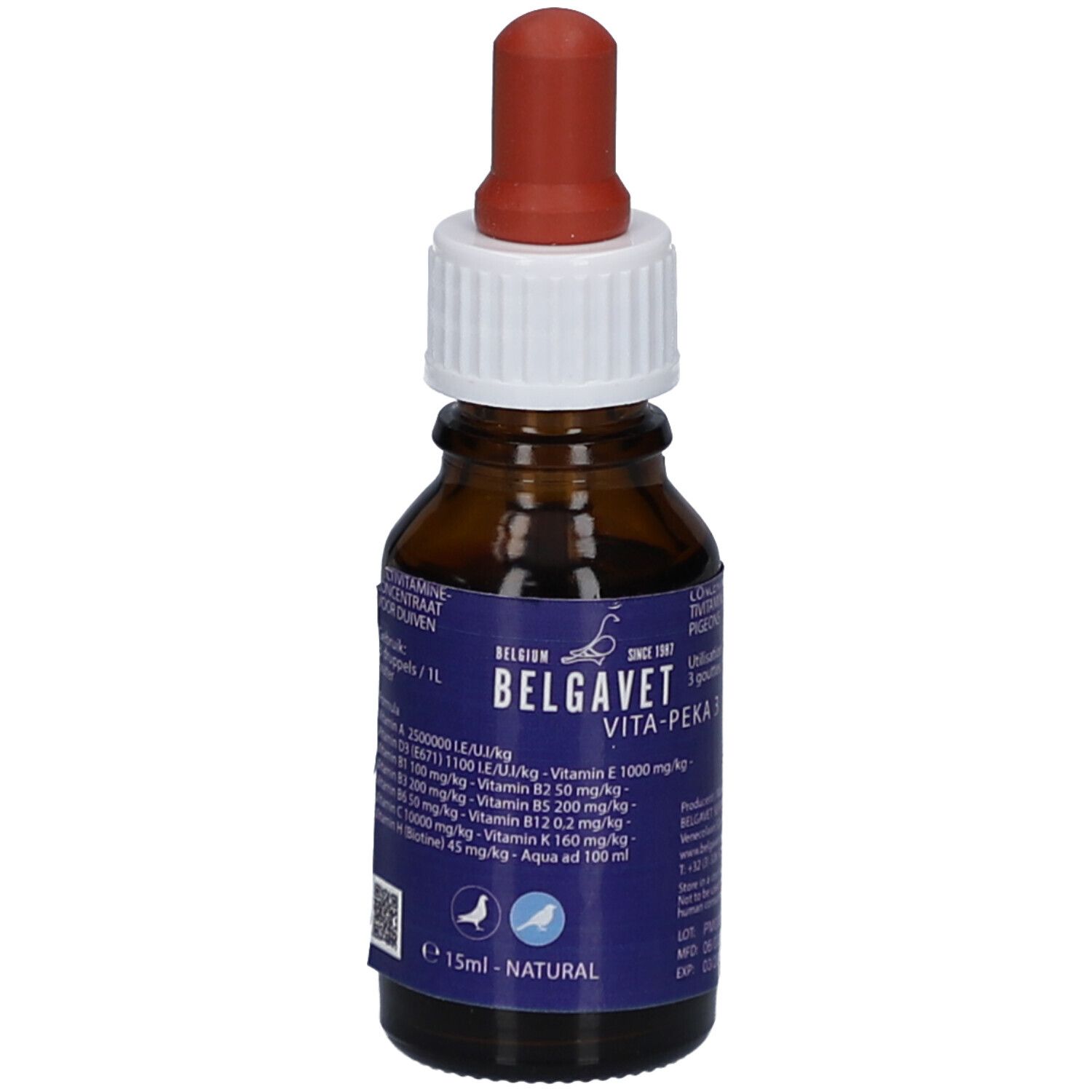 Flacon en verre brun avec bouchon blanc et pipette rouge. Étiquette bleue avec texte: BELGAVET VITA-PEKA 3. Pour pigeons.