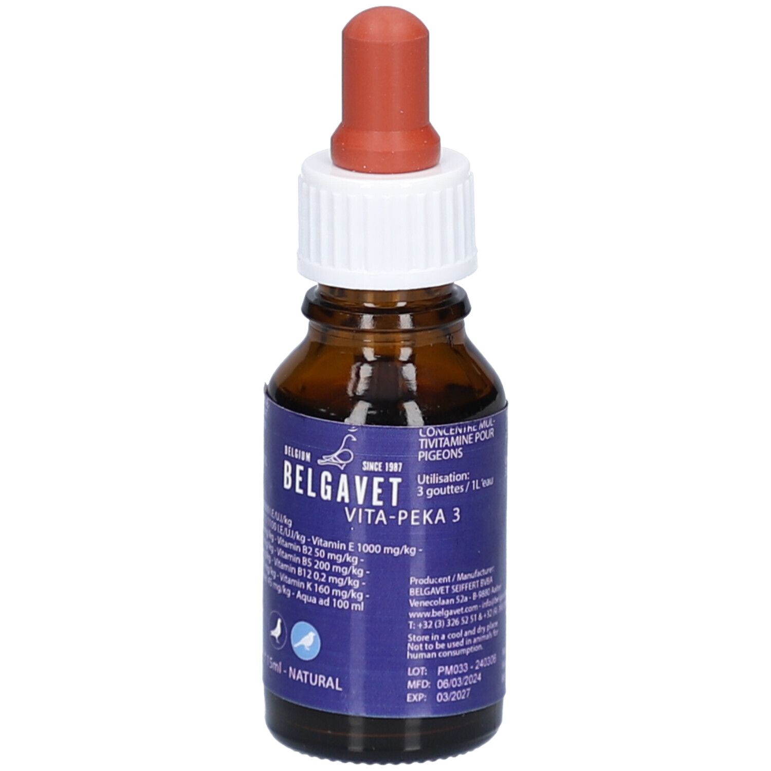 Flacon en verre brun avec bouchon blanc et pipette rouge. Étiquette bleue avec texte: BELGAVET VITA-PEKA 3. Pour pigeons.