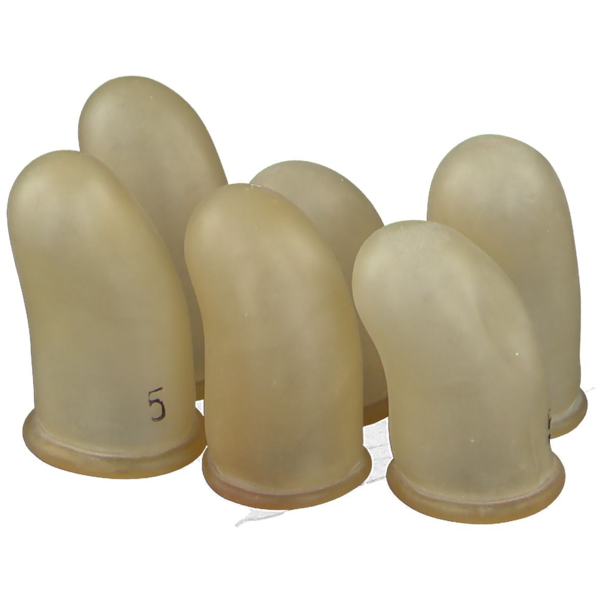 Zes beige rubberen vingertoppen. Elk heeft een ronde basis en een afgeronde punt. Het cijfer 5 is zichtbaar op één.