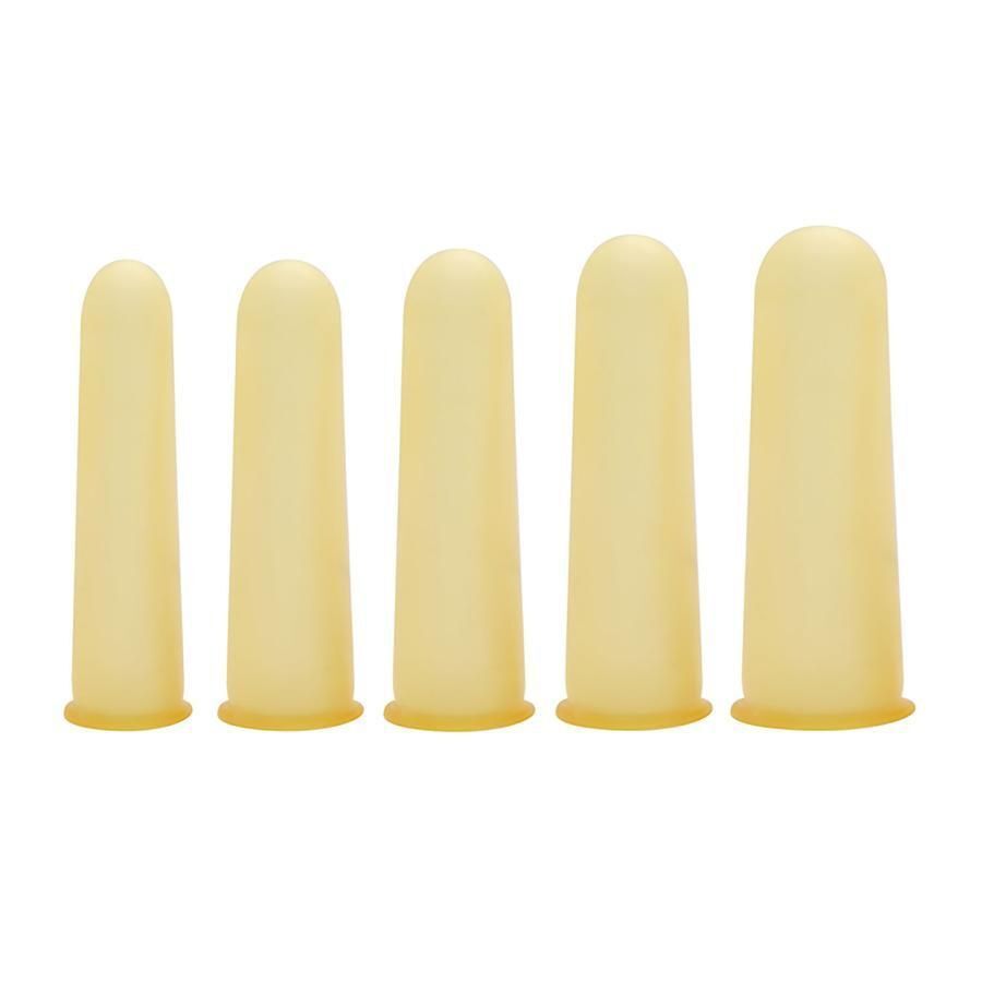 Cinq produits en forme de doigt, de couleur jaunâtre. Forme cylindrique avec une pointe arrondie et une base large.