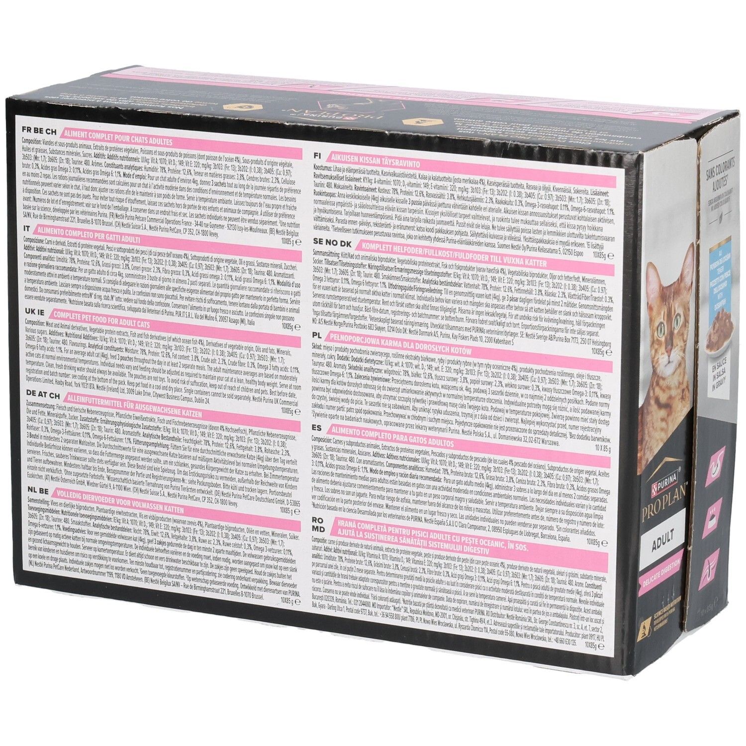 Achterkant van kattenvoer verpakking. Meertalige tekst. Ingrediënten en voedingswaarde-informatie.