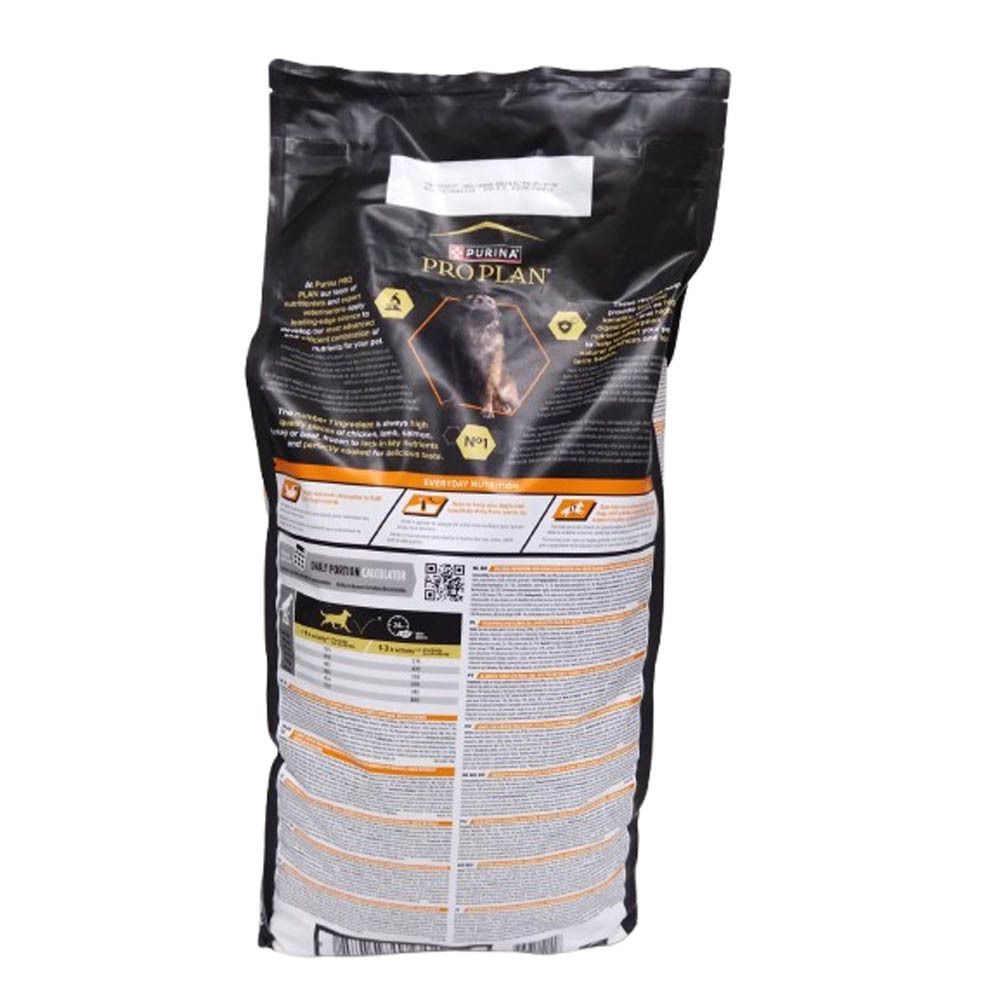 Achterkant van de zwarte zak. Tekst en afbeeldingen met productinformatie en voedingswaarden.