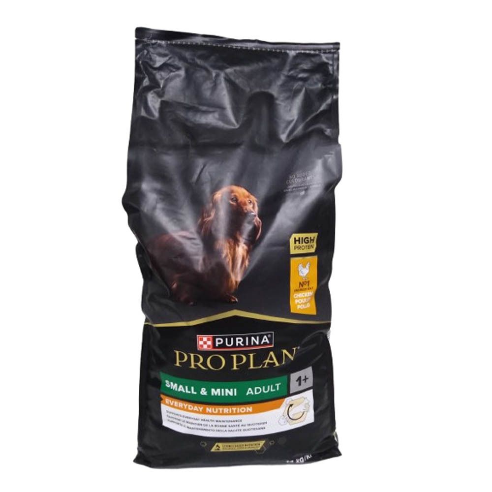 Zwarte zak hondenvoer. Opschrift: PURINA PRO PLAN SMALL & MINI ADULT. Afbeelding van een hond. 1+.