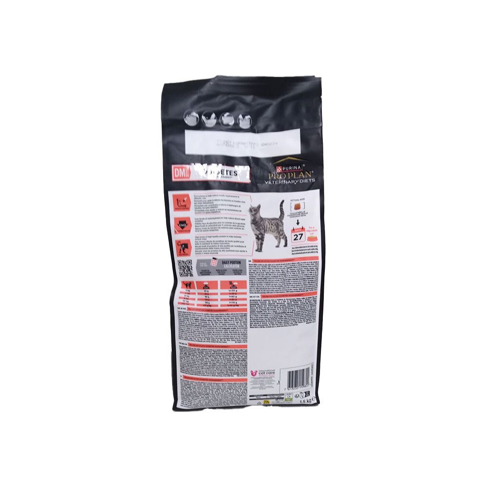 Achterkant van de kattenvoerzak Pro Plan Veterinary Diets Feline DM Diabetes Management. Tekst en afbeeldingen.