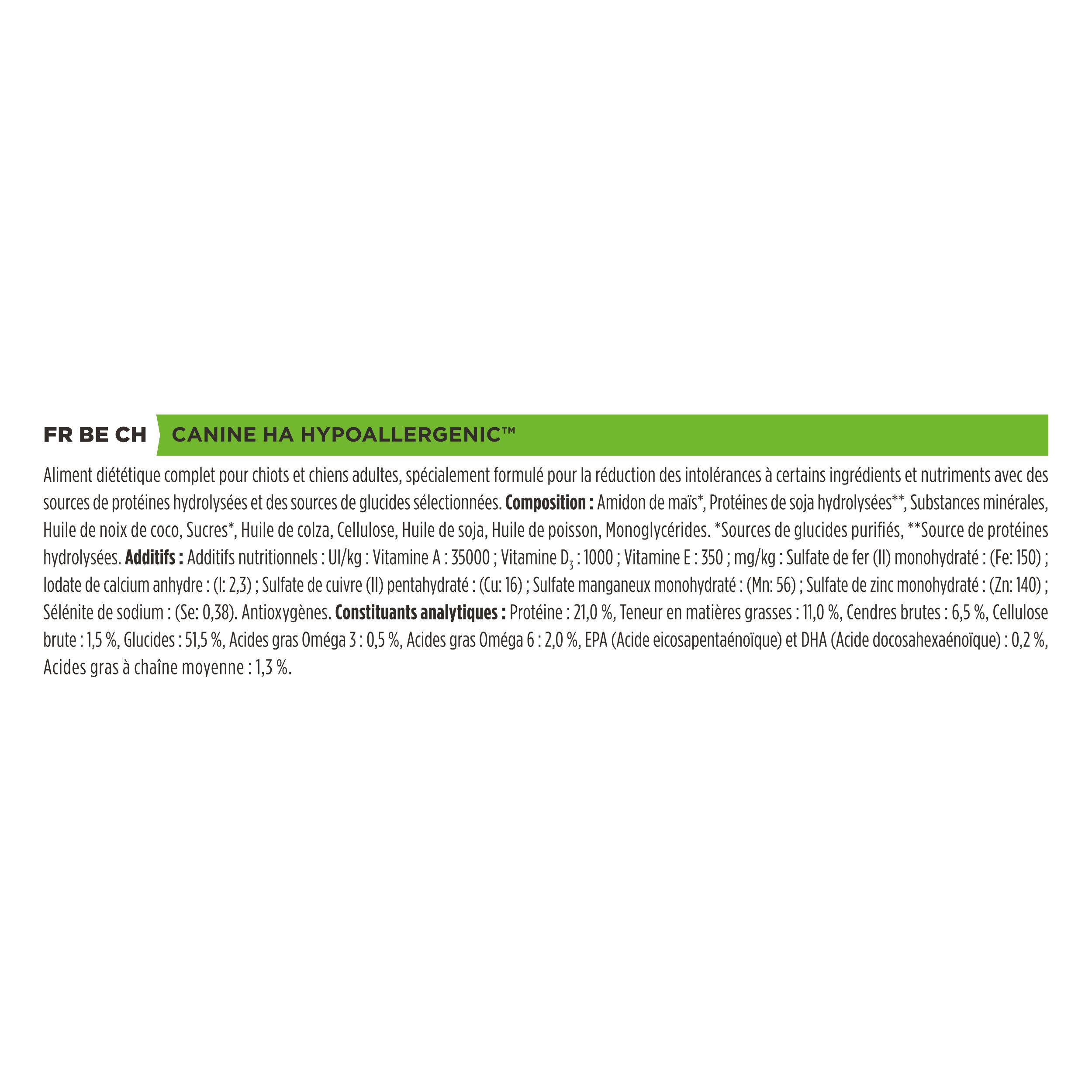 Image d'une femme à côté d'un sac. Sac : PRO PLAN Veterinary Diets HA. Taille : 833 mm.