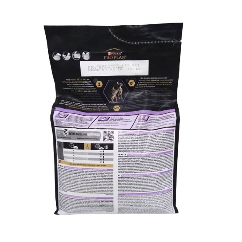 Achterkant van de kattenvoerzak. Tekst en informatie over het product.