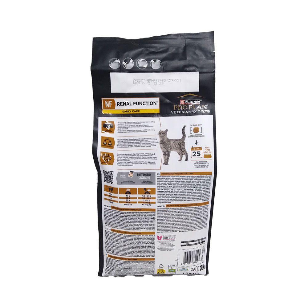 Achterkant van de kattenvoer verpakking. Tekst en illustraties met informatie over het product en voeding.