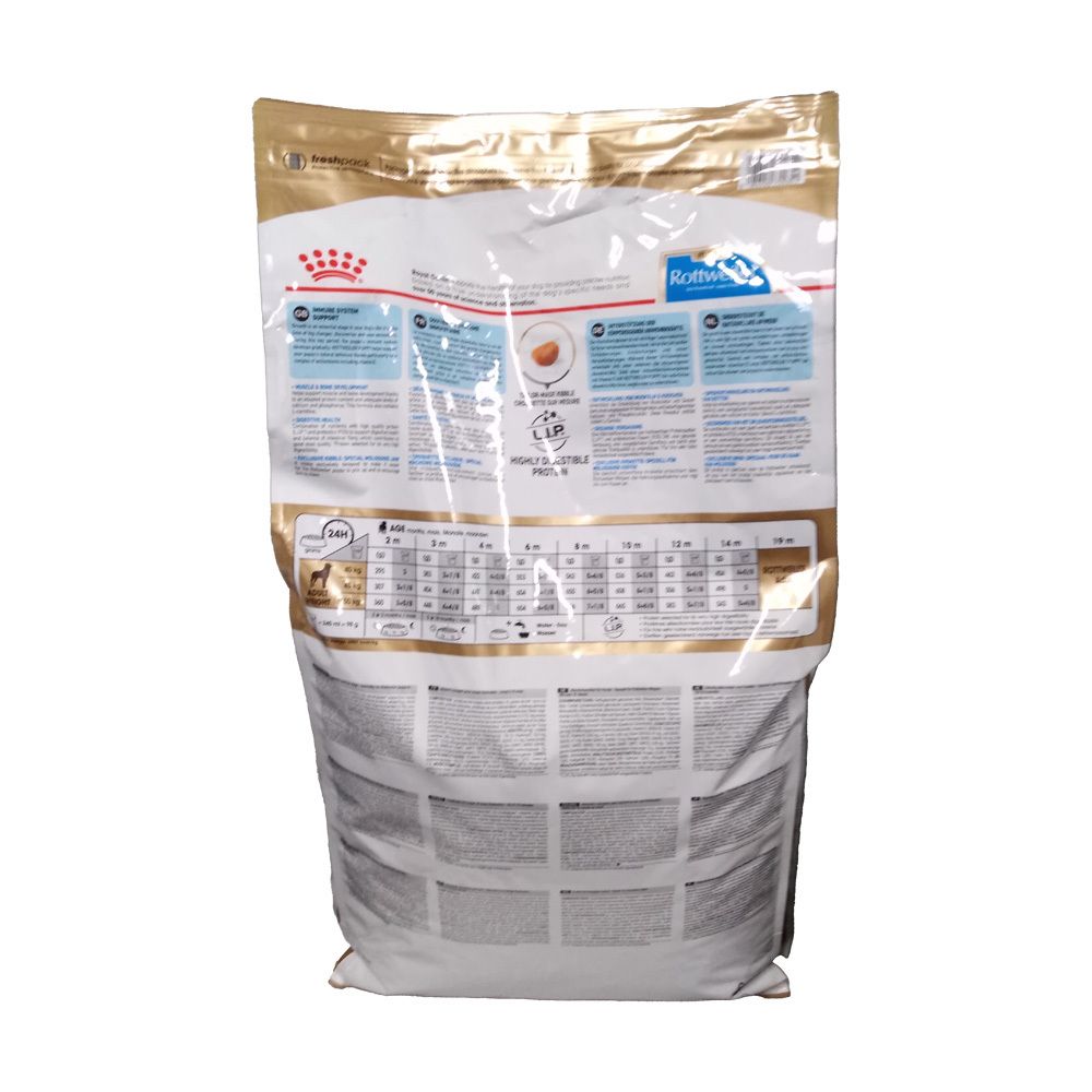 Arrière d'un sac de nourriture pour chiots Royal Canin Rottweiler avec tableaux nutritionnels et instructions.