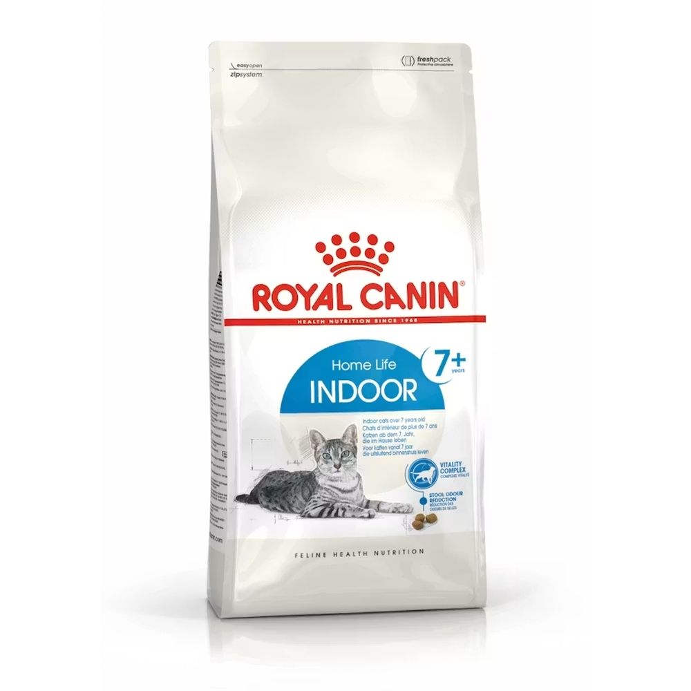 Royal Canin Indoor 7+ kattenvoer verpakking met afbeelding van kat en productinformatie.