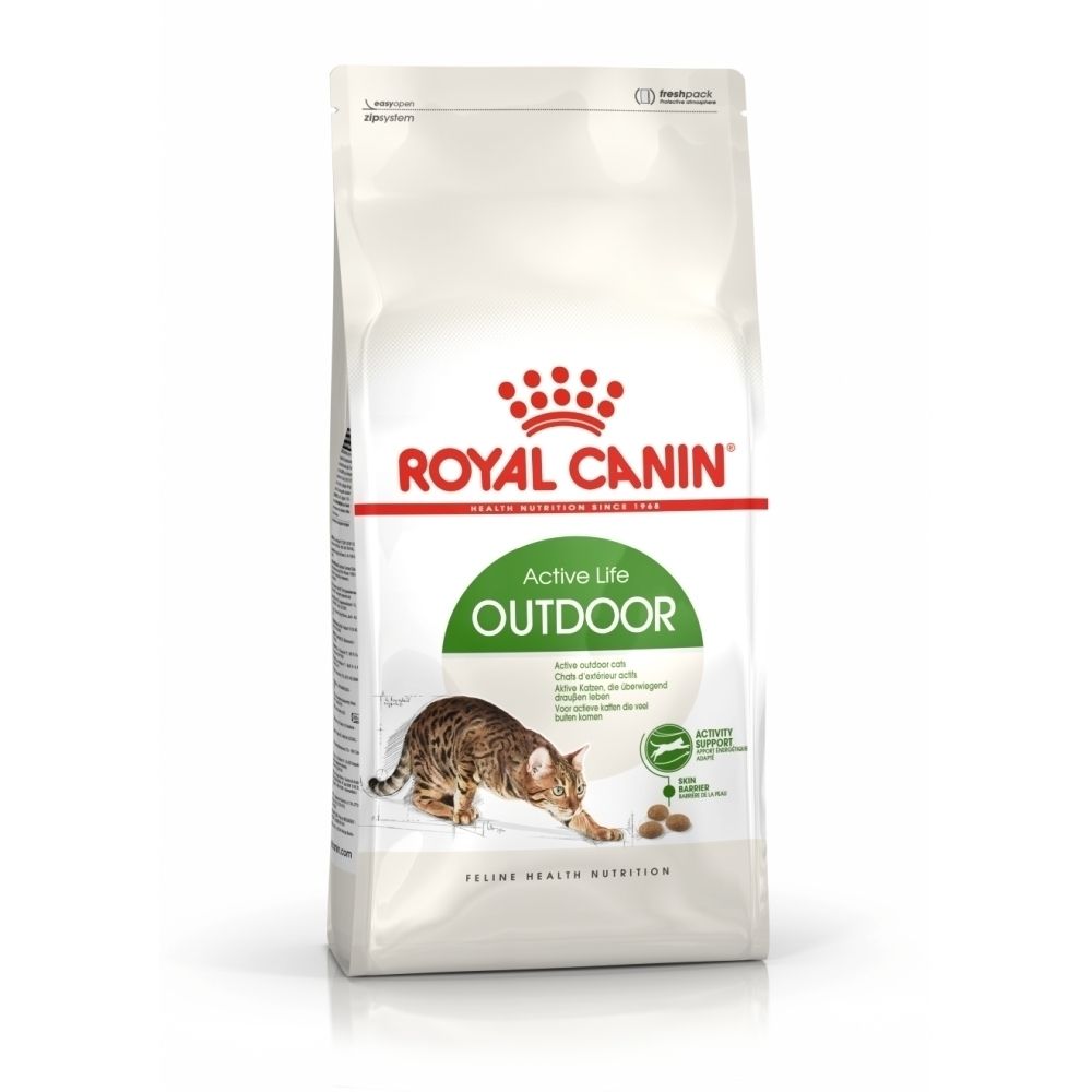 Royal Canin Active Life Outdoor kattenvoer zak met afbeelding van een kat en brokjes.