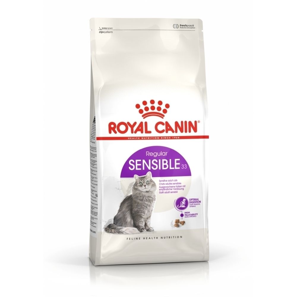 Sac blanc de nourriture pour chats Royal Canin Sensible avec image de chat et informations produit.