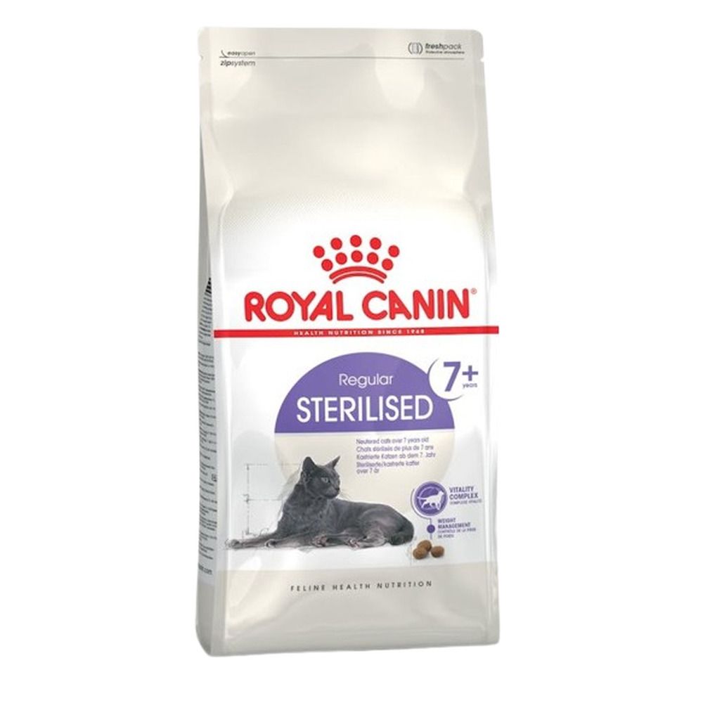 Royal Canin Sterilised 7+ kattenvoer, 10 kg zak met zwarte kat en productinformatie.