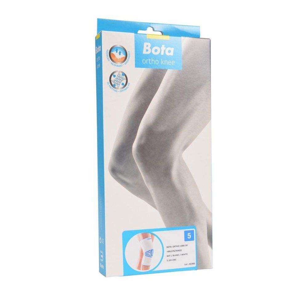 Verpakking voor kniebrace. Bota Ortho Knee, maat 5, wit. Illustratie van een knie. Blauwe en witte accenten.