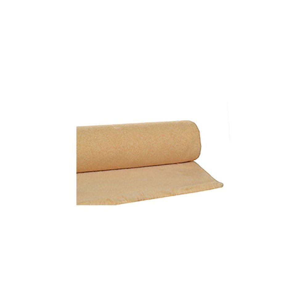Tapis beige partiellement enroulé. Matériau textile. Vue latérale.
