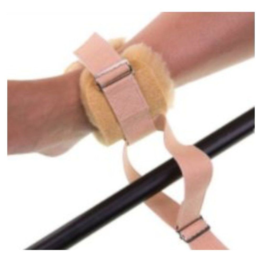 Handboeien met zachte binnenvoering en verstelbare riemen. Bevestigd aan een zwarte stang. Close-up.