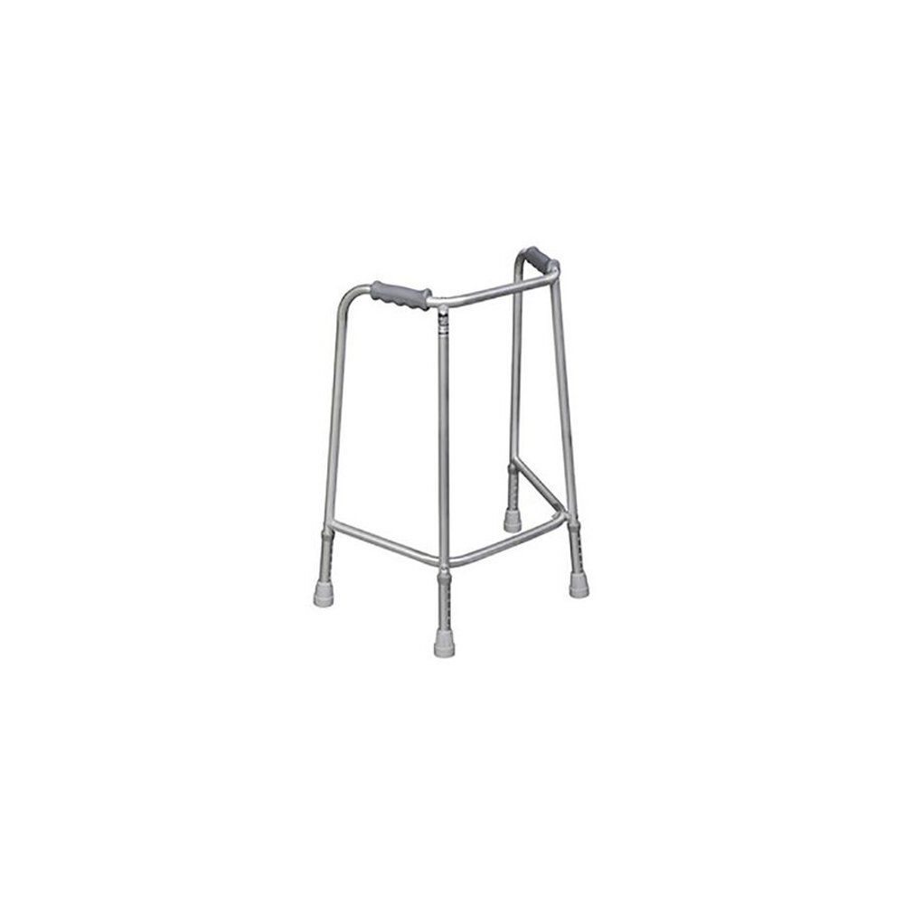 Déambulateur en métal. Cadre rectangulaire avec poignées et quatre pieds avec embouts en caoutchouc. Poignées grises.