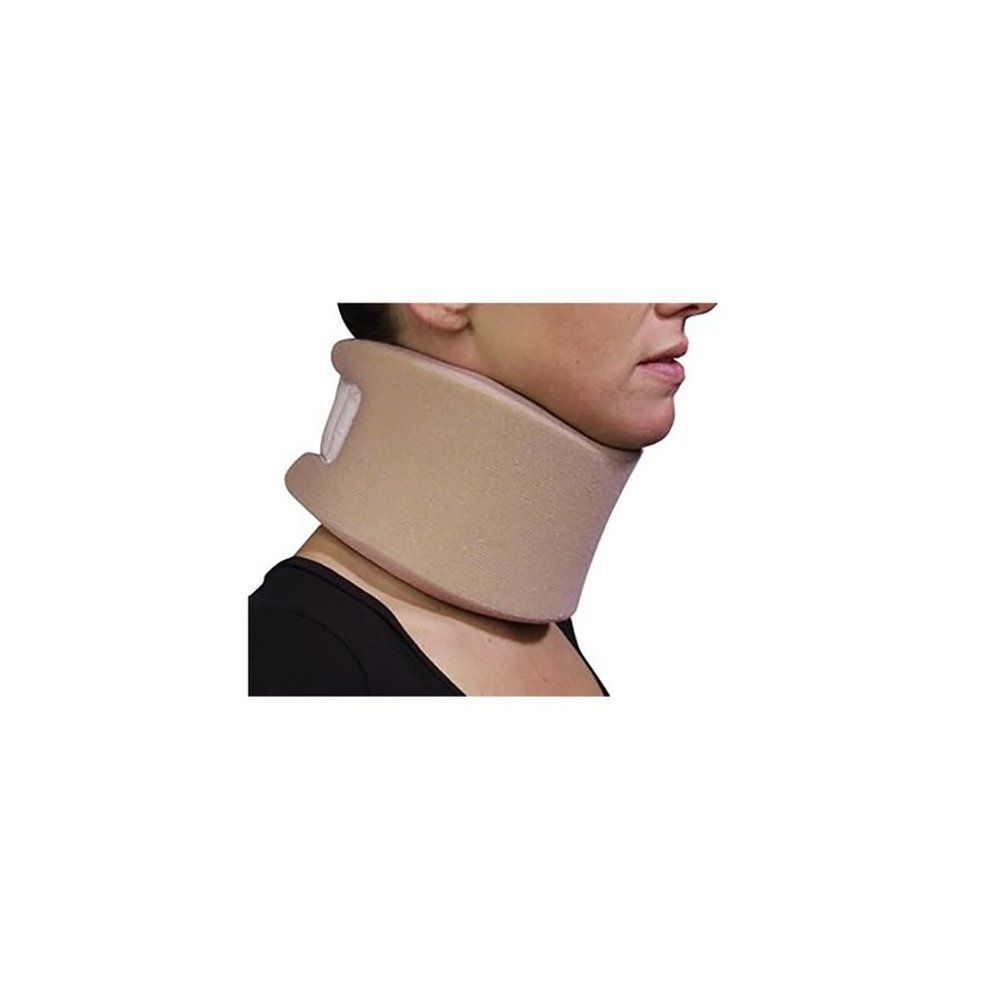 Halskraag, beige. Zijaanzicht van een persoon die de kraag draagt. De kraag ondersteunt de nek.