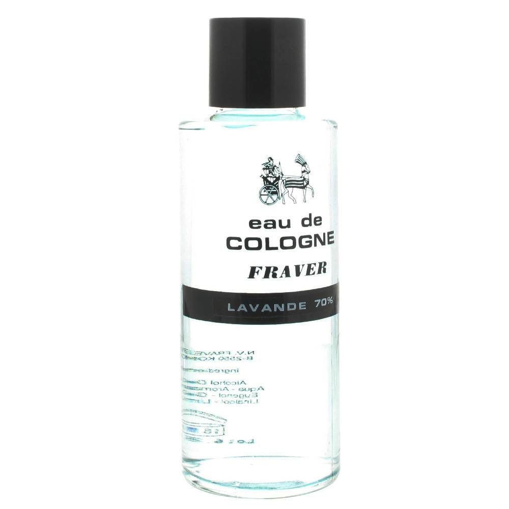 Flacon transparent avec bouchon noir. Inscription : eau de COLOGNE FRAVER LAVANDE 70%.