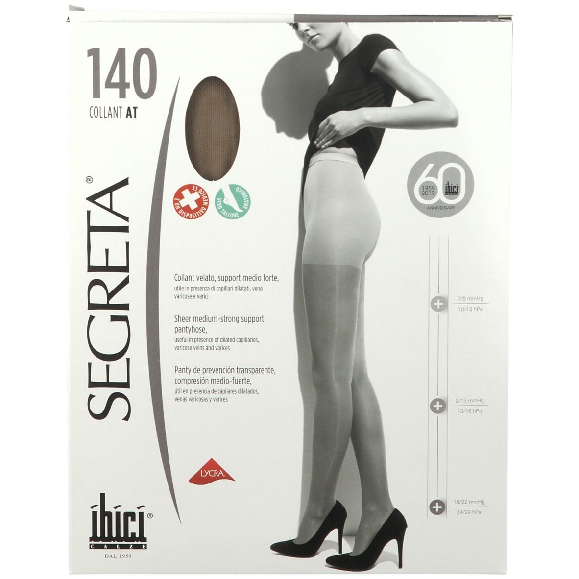 Verpakking van Segreta 140 Collant AT panty. Vrouw draagt panty. Zwitsers kruis. Meertalige tekst.