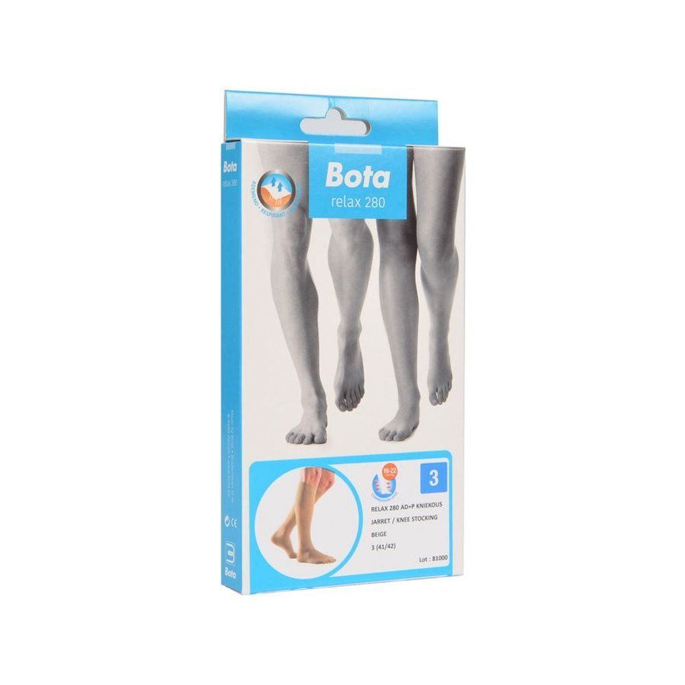 Beige kniekousen. Zijaanzicht, voeten zichtbaar. De stof is licht transparant.