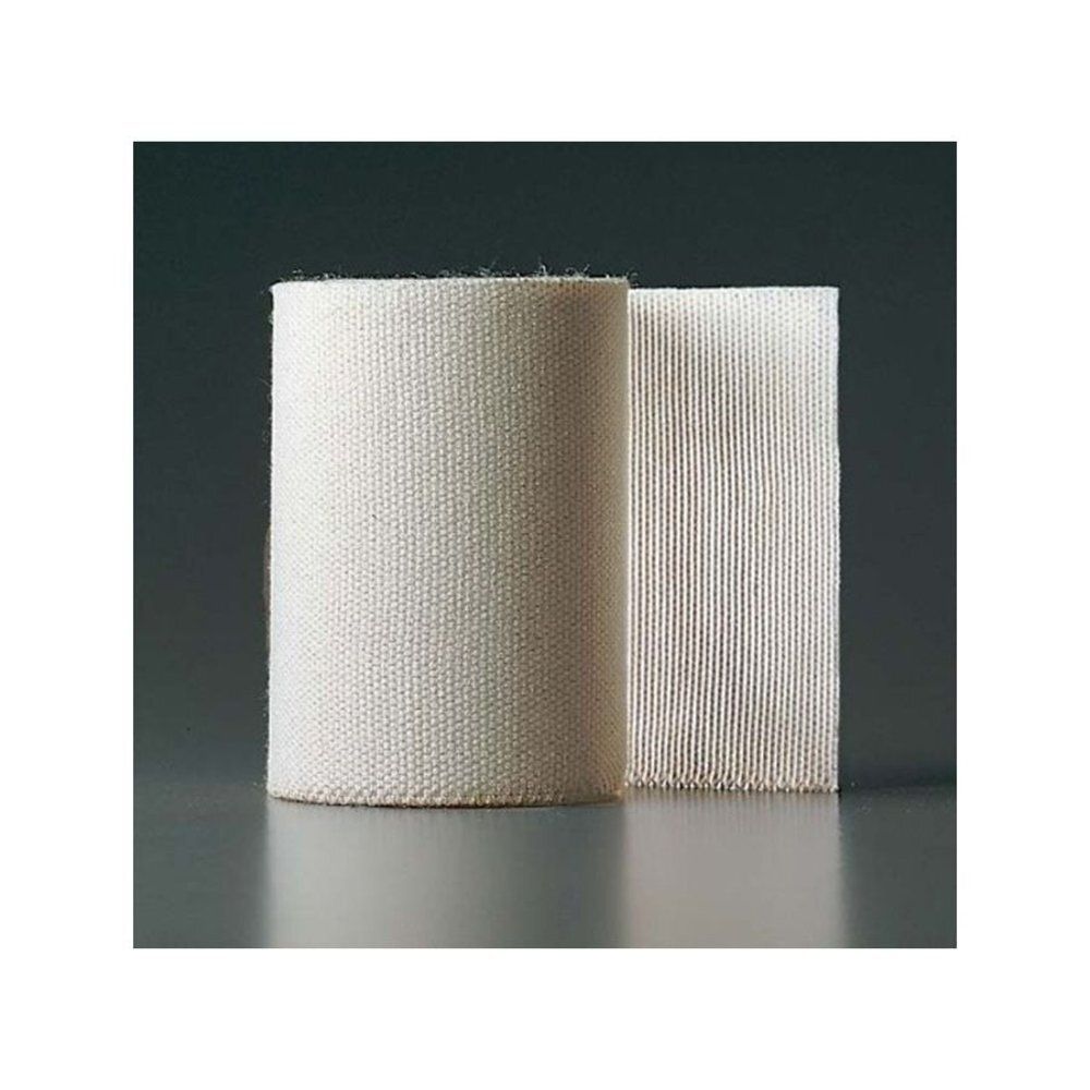 Deux rouleaux de bandage beige. L'un est debout, l'autre à côté. Les deux montrent une texture tissée.