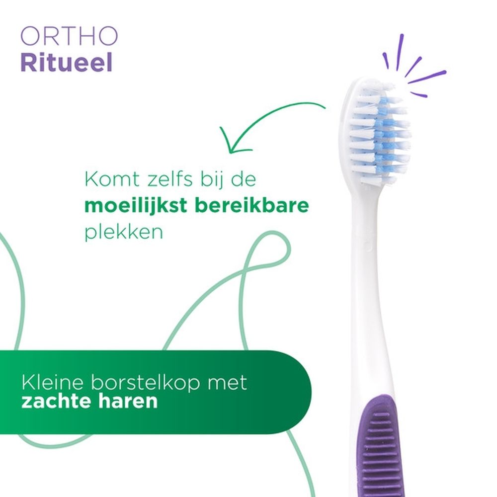Tandenborstel met paarse handgreep en witte borstelkop. Verpakt in blister met GUM Ortho logo.