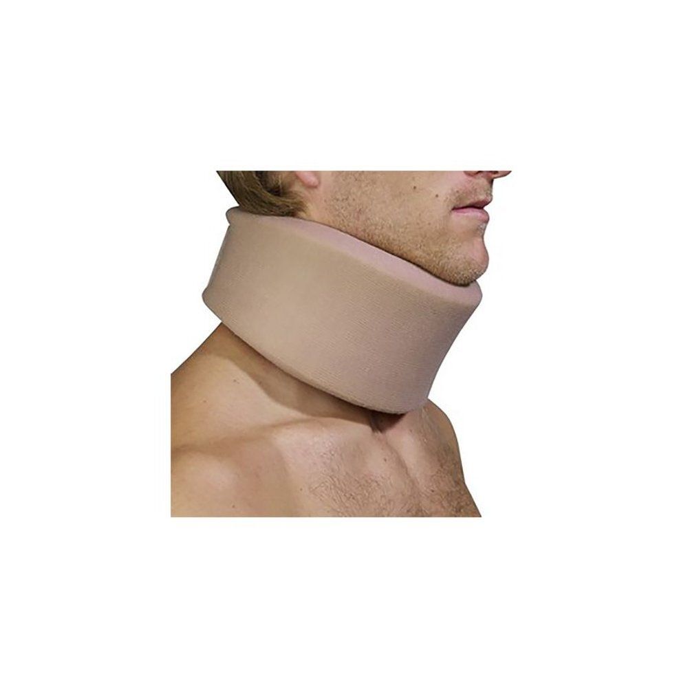 Halskraag om de nek van een persoon. Beige kleur, schuimmateriaal. Extra Small.