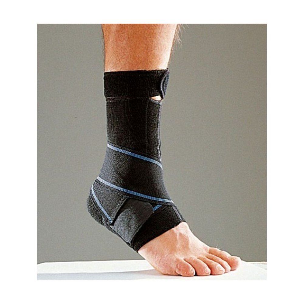 Attelle de cheville noire, taille 4, portée. Bandes bleues. Fermetures velcro. Talon ouvert.