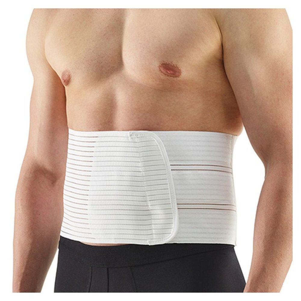 Ceinture abdominale blanche et côtelée sur un homme. Fermeture velcro.