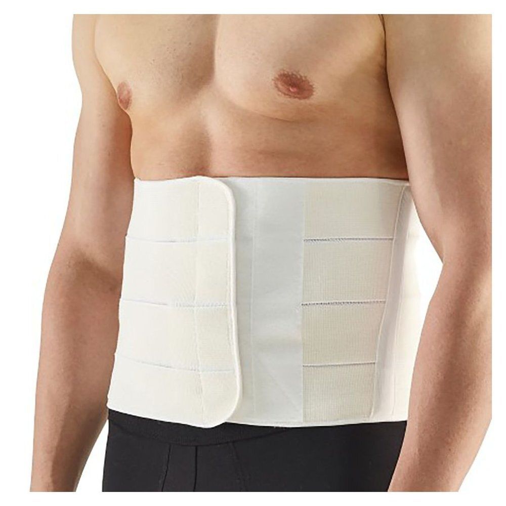 Bande abdominale beige avec fermeture velcro, portée autour du torse d'une personne. Quatre bandes horizontales.