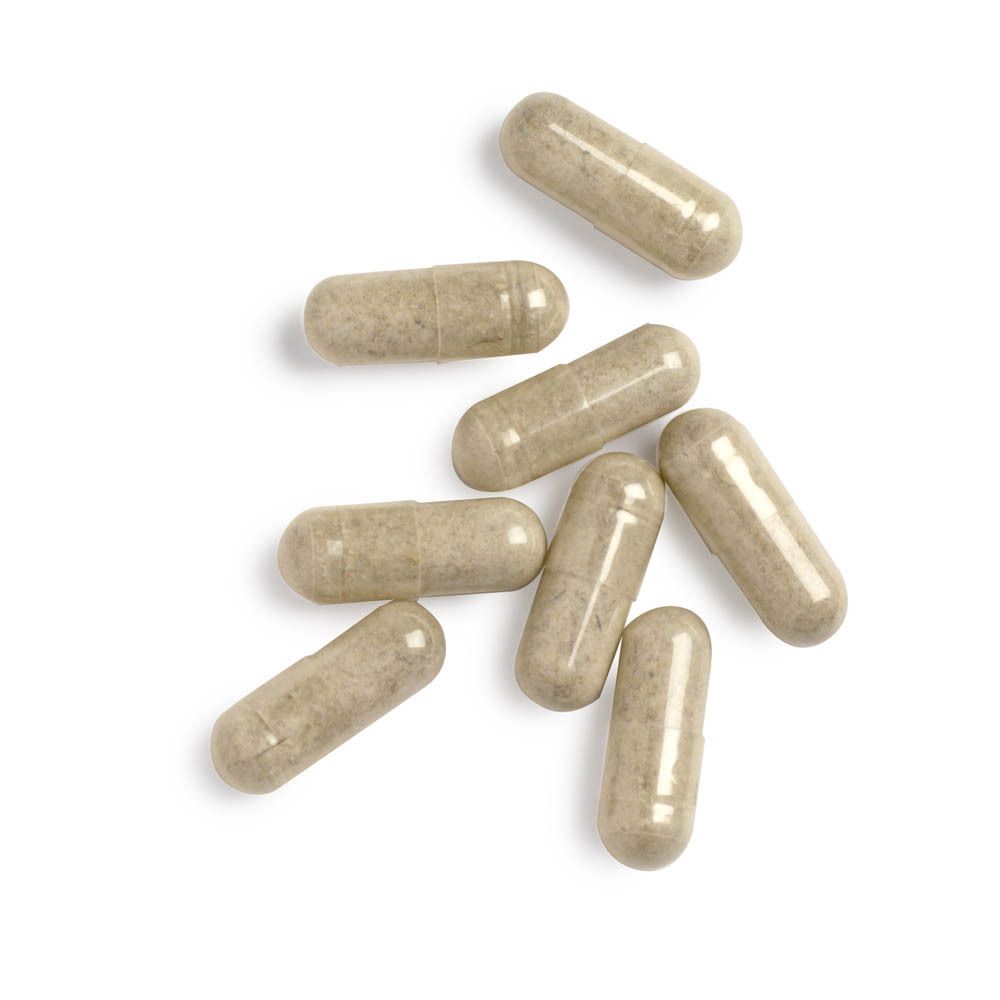 Zeven beige capsules op een witte achtergrond. Geen opschrift zichtbaar.