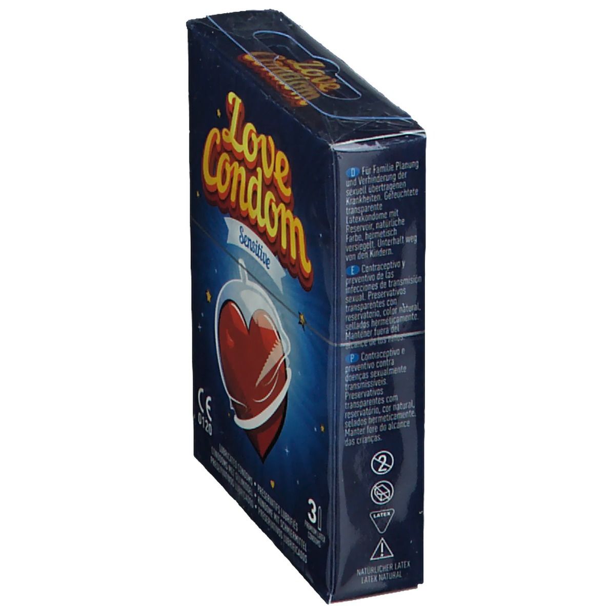 Love Condom Sensitive verpakking, schuin. Blauwe doos met rood hart. Tekst en CE-markering zichtbaar.