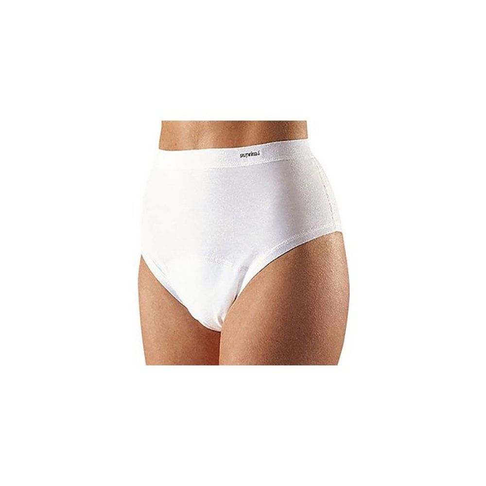 Culotte blanche. Un petit nom de marque est visible sur la ceinture. La culotte couvre le ventre et les cuisses.