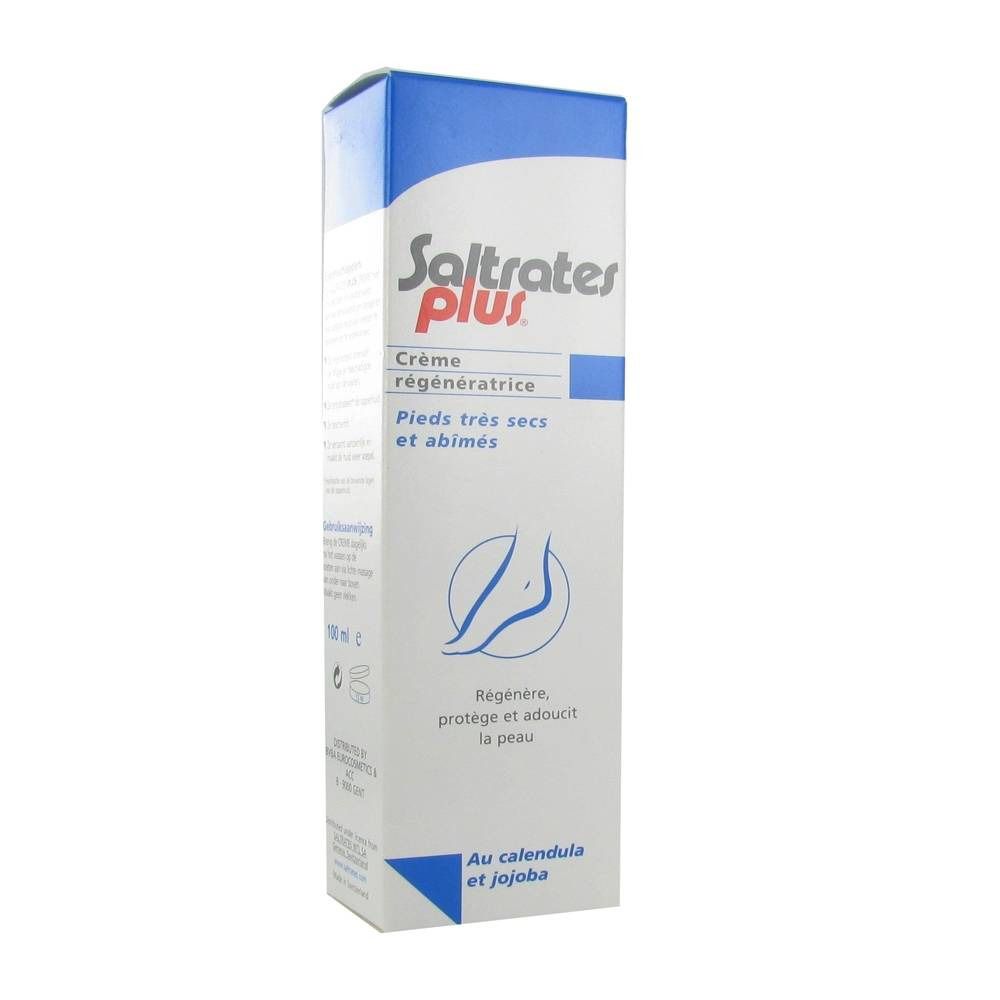Doos Saltrates Plus. Wit, blauw en rood. Tekst: Crème régénératrice, pieds très secs et abîmés. Illustratie van een voet.
