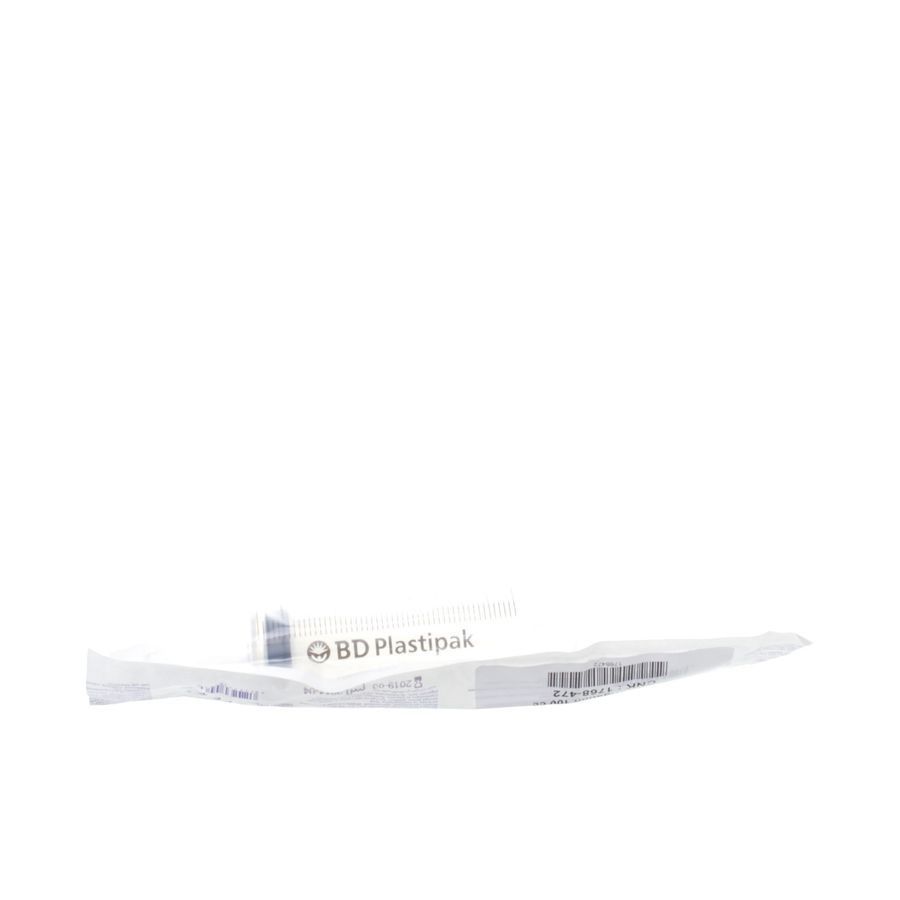 Spuit in verpakking. Opschrift 'BD Plastipak'.