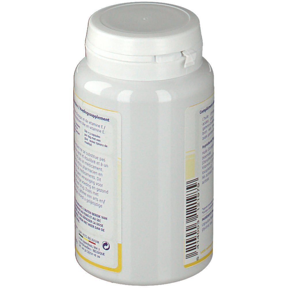 Zijaanzicht van de witte fles met deksel. Tekst op het etiket. Klapdeksel.