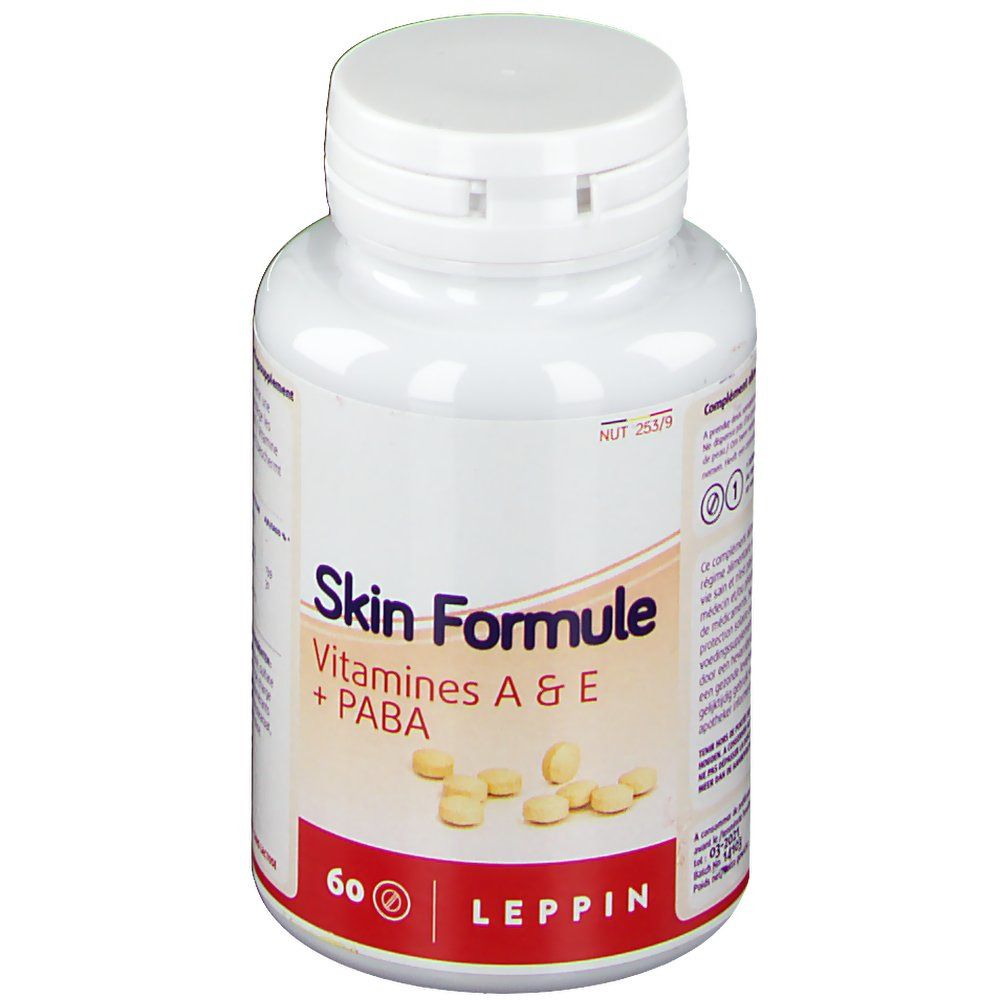 Witte fles met capsules. Opschrift: Skin Formule, Vitamines A & E + PABA. 60 capsules. Merk: Leppin.
