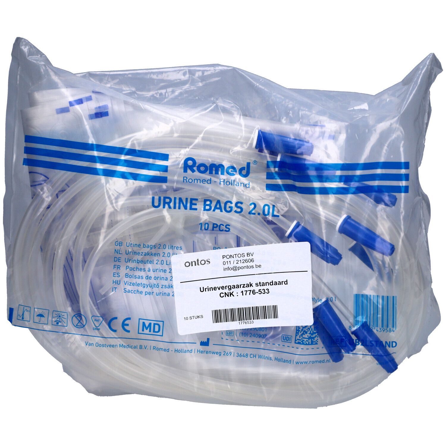 Verpakking urinezakken. Transparante zak met blauwe strepen en tekst. Bevat meerdere zakken met blauwe connectoren. Opschrift: Romed, Urine Bags 2.0L.