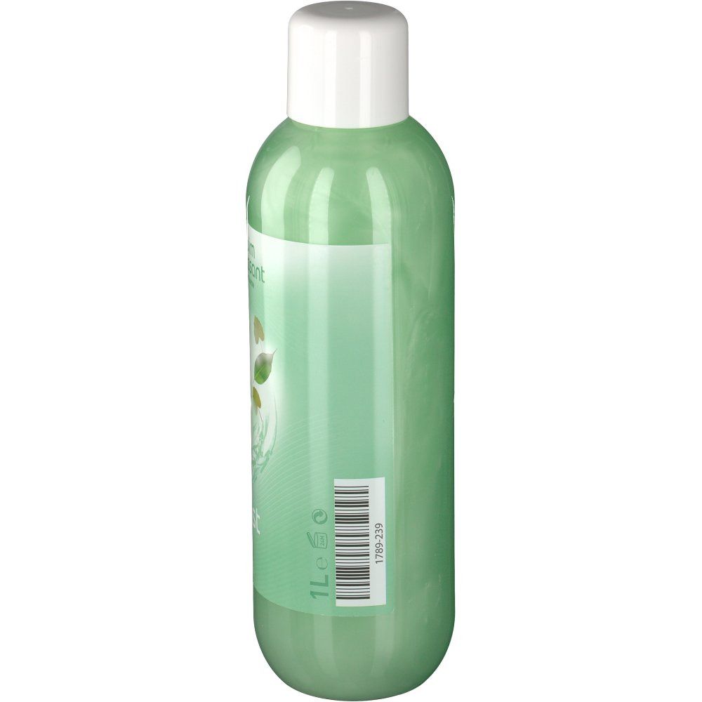 Groene fles met witte dop. Etiket met tekst en barcode. Opschrift: 1L.