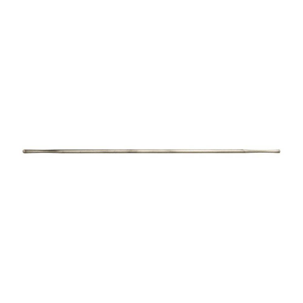 Sonde métallique. Forme de tige, argentée. Extrémités arrondies. Sur fond blanc.